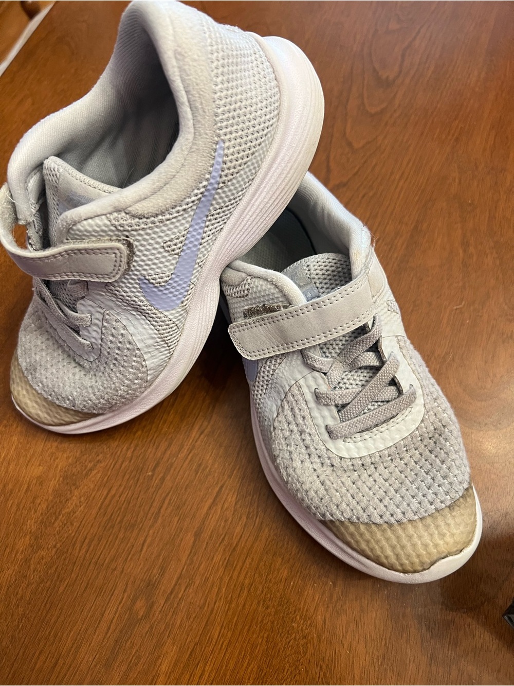 Nike Kids girls 1.5Y Light Gray and White Sneaker with Hook-and-Loop Strap
